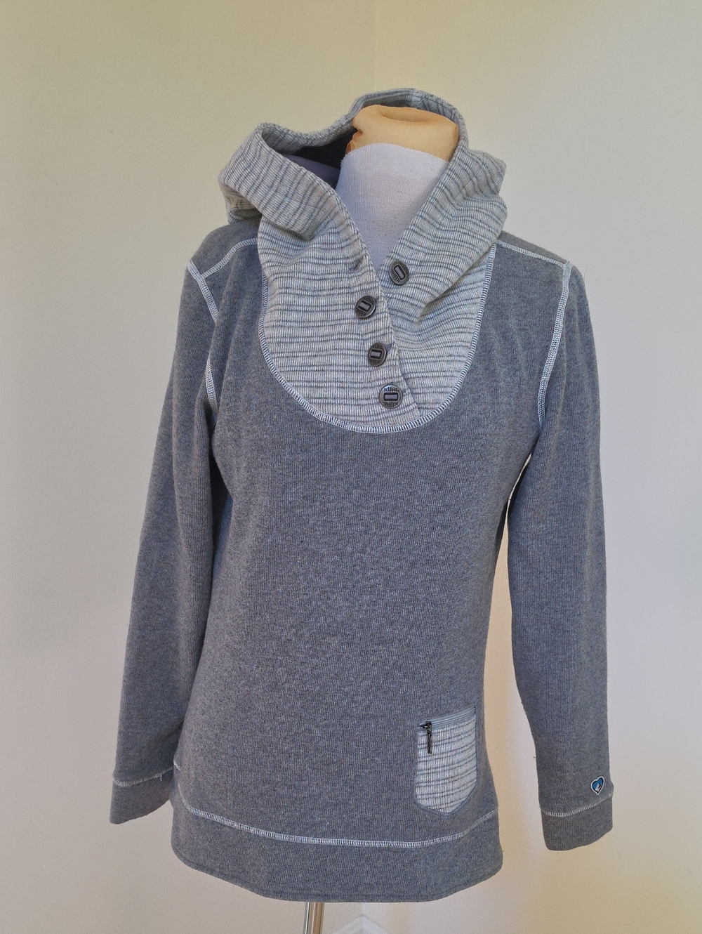 Kuhl medium gray Chianti fleece hoodie.